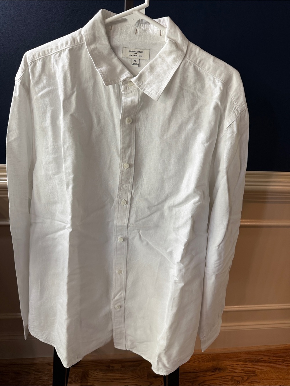Banana Republic Men’s White Button-Down Linen Shirt
